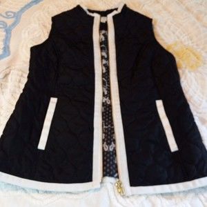 Crown & Ivy Women’s Black  Puffer Vest Size XS Elephant Lining Outlined In White